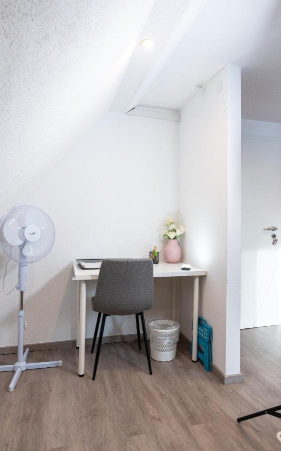#2 Grosses Zimmer Mit Pool Und Garten Memmingen Bagian luar foto